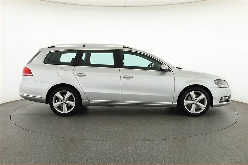 Volkswagen Passat (2011) 2.0 TDI, Tempomat - fotka 6 z 18