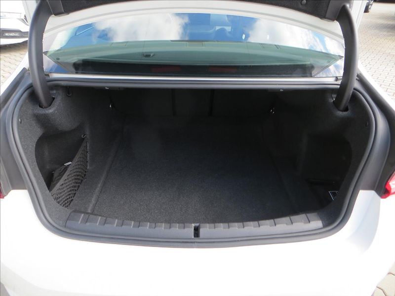 BMW Řada 3 2,0 318i 115kw LED, AUT, ČR - fotka 7 z 24