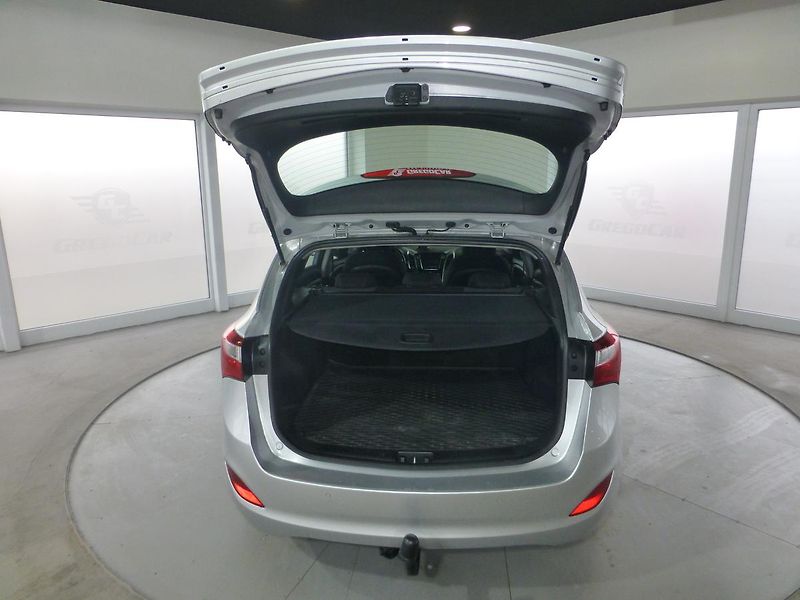 Hyundai i30 (2013) 1,6CRDI*ALU**VYHŘ.SED***KAMERA - fotka 23 z 25