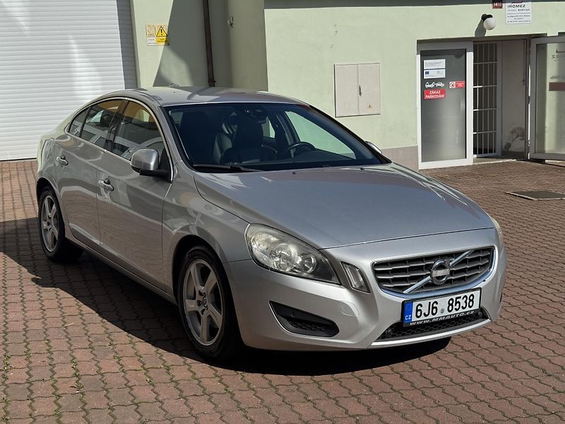 Volvo S60 D3 - fotka 4 z 24