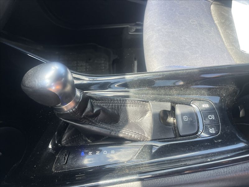 Toyota C-HR 1,8 i 73kw Hybrid e-CVT - fotka 21 z 34