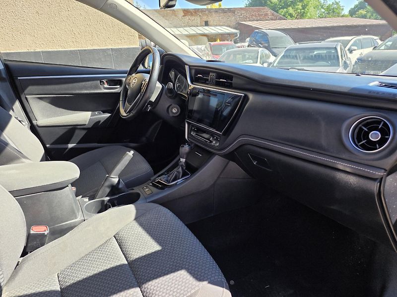 Toyota Corolla 1.6-AUTOMAT-NAVI-KAMERA - fotka 12 z 26