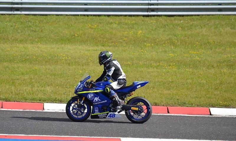 Autodrom Most o víkendu hostil závody mezinárodního mistrovství Německa IDM a závod FIM mistrovství světa sidecarů. Na snímku je rakouský jezdec Philipp Steinmayr v plné jízdě třídy Superbike.