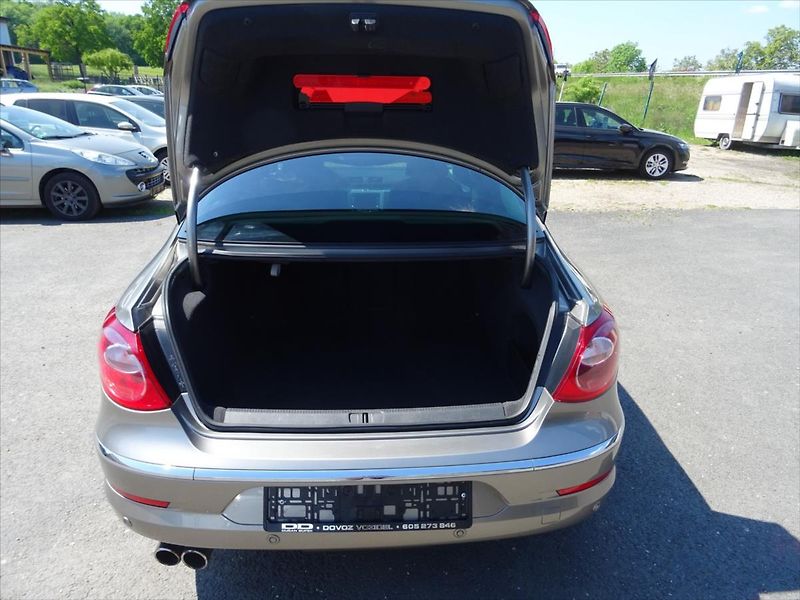 Volkswagen Passat CC 2,0 TDi 100 kW - fotka 16 z 26