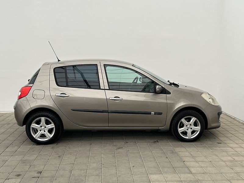 Renault Clio 1.1  . - fotka 5 z 26