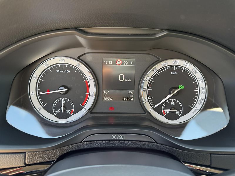 Škoda Karoq 1,5 TSi/110kW DSG - STYLE,TZ,. - fotka 15 z 88