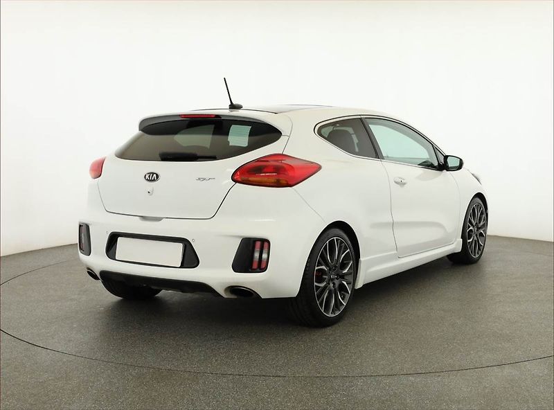 Kia Ceed (2014) 1.6 T-GDI GT, Kůže, Navi - fotka 5 z 21