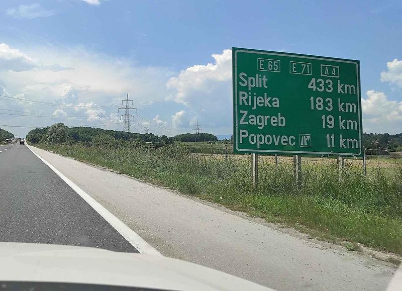 Cesta do Chorvatska autem poprvé bez hranic. Reportéři Deníku vyzkoušeli delší trasu přes Bratislavu, Maďarsko, Záhřeb až do Zadaru a Šibeniku. Zhruba tisíc kilometrů. Z Jadranu se pak vraceli přes Slovinsko a Rakousko.