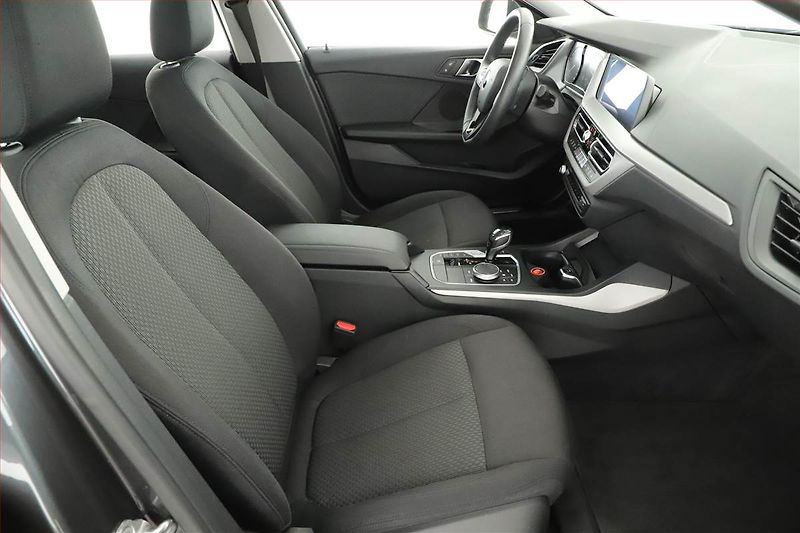 BMW Řada 1 (2020) 116d, Automat, Navi, Tempomat - fotka 7 z 21
