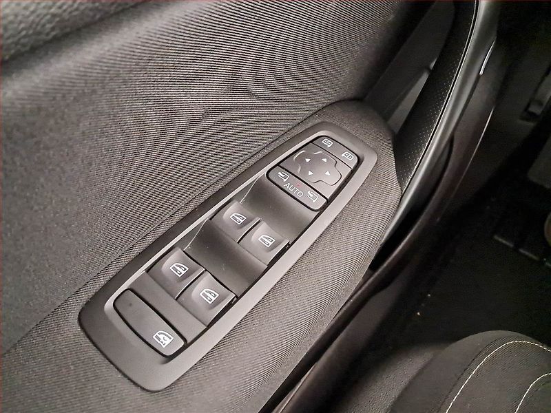 Renault Mégane (2019) 1.3 TCe, Navi, Tempomat - fotka 17 z 22