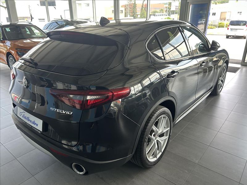 Alfa Romeo Stelvio 2,2   JTD 132kW,AUTOMAT,SERVIS - fotka 6 z 30