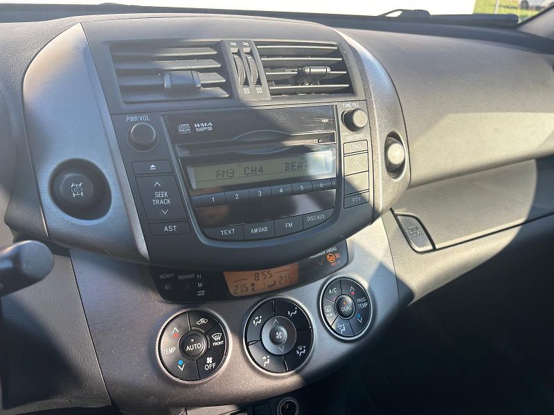 Toyota RAV4 2.2 D-4D 4x4 110kW - fotka 19 z 27
