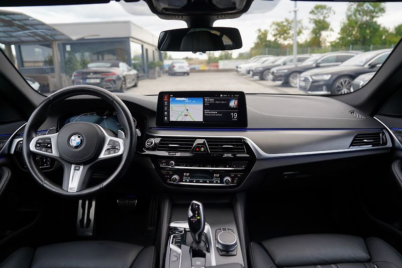 BMW Řada 5 540i xDrive/Lasery,HUD/335PS - fotka 24 z 45