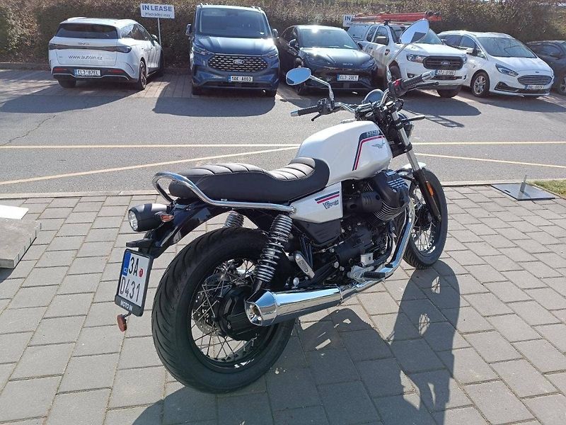 Moto Guzzi V 7 Stone Ten (2026) V7 Special Bianco 1969 - fotka 6 z 10