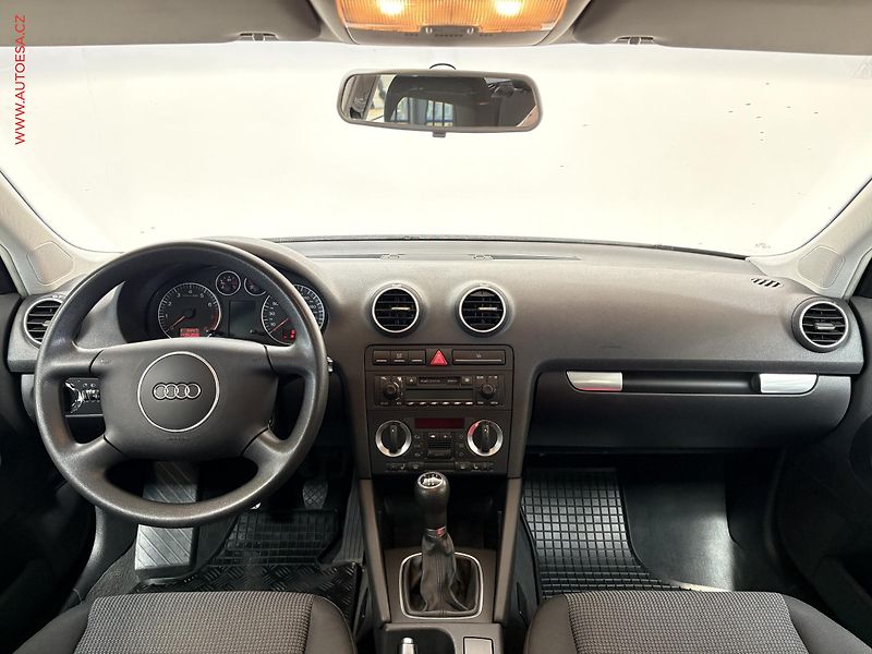 Audi A3 (2004) 1.6i, autoAC - fotka 8 z 13