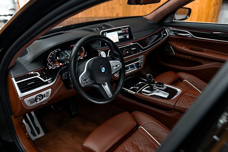 BMW Řada 7 (2019) Ld xDrive - fotka 10 z 30
