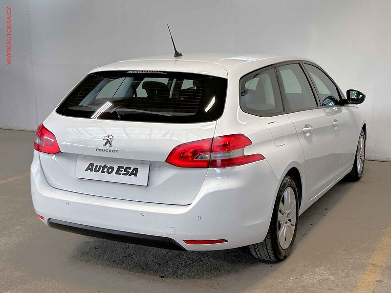 Peugeot 308 (2021) 1.5 HDi, 2.maj,ČR, AC. temp - fotka 4 z 15