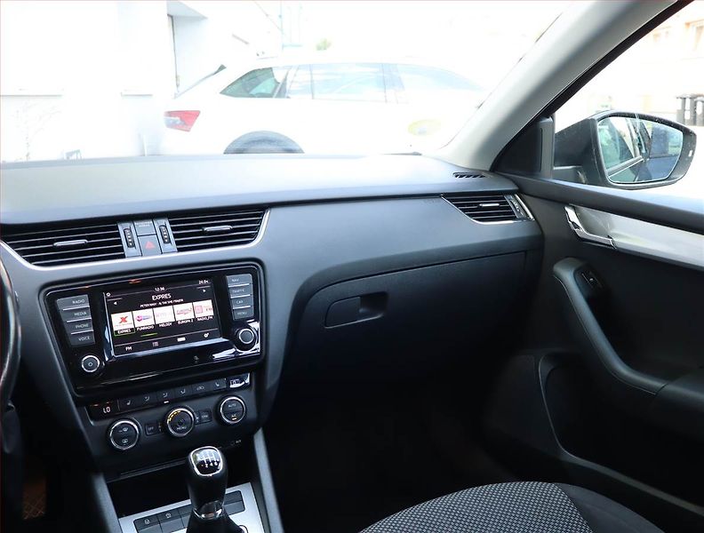 Škoda Octavia (2017) Ambition 1.6 TDI, Navi - fotka 8 z 18