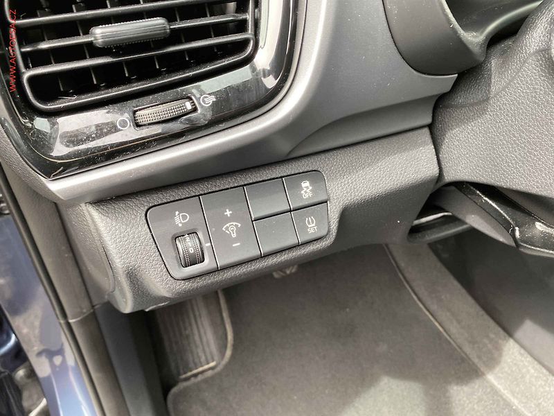 Kia Stonic (2020) 1.0 T-GDi, AC, navi, kamera - fotka 15 z 18