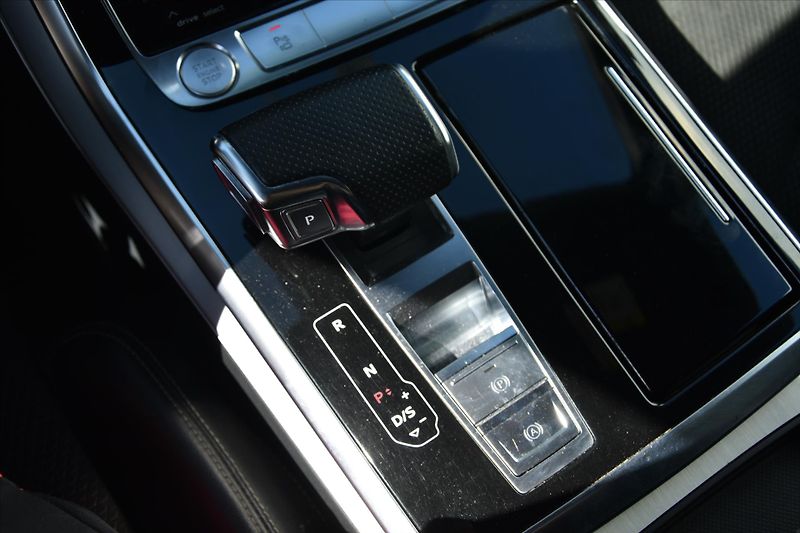 Audi Q8 50 TDI QUATTRO S-LINE ČR - fotka 23 z 35