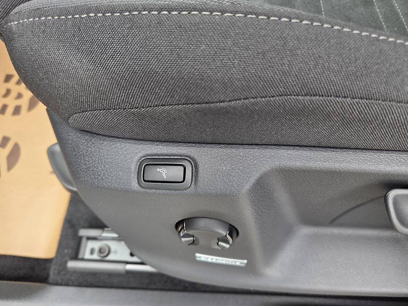 Volkswagen Touran (2026) 1.5 TSI DSG 7míst - fotka 11 z 48