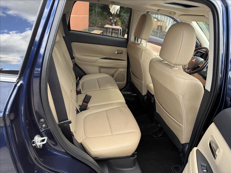 Mitsubishi Outlander 2,3 DI-D - fotka 22 z 31