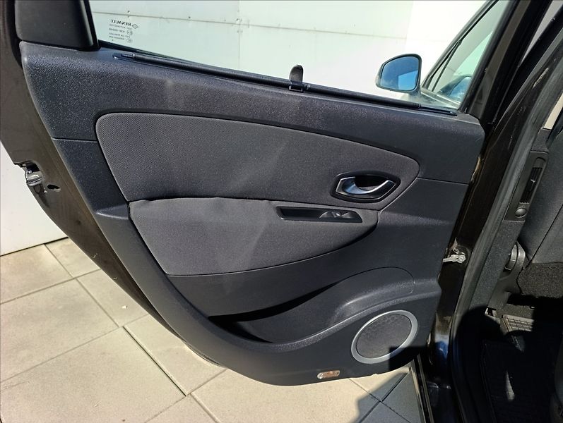 Renault Scénic 1,9 DCi Tažné Navi Aut. Klima - fotka 22 z 30