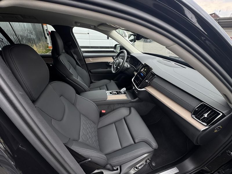 Volvo XC90 B5 AWD PLUS 360/ 7.m* / +kola  - fotka 13 z 49