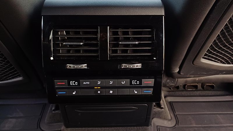Volkswagen Touareg TSI 250kW R-LINE - fotka 10 z 33