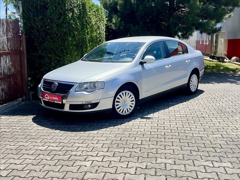 Volkswagen Passat 2,0 FSI  COMFORTLINE - fotka 1 z 28