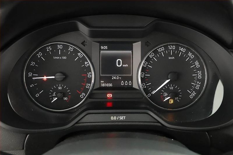 Škoda Octavia (2015) 1.6 TDI, Tempomat - fotka 8 z 11