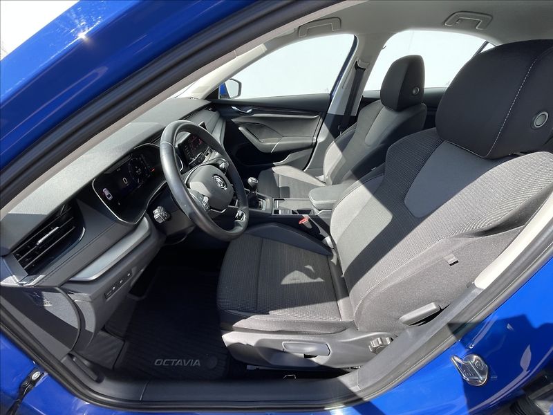 Škoda Octavia 2,0 TDI Ambition Plus LED+PDC - fotka 4 z 23