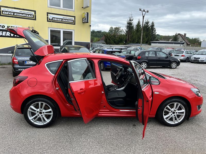 Opel Astra 1.6 TURBO 125KW,EXCLUSIVE,1MAJ - fotka 29 z 43