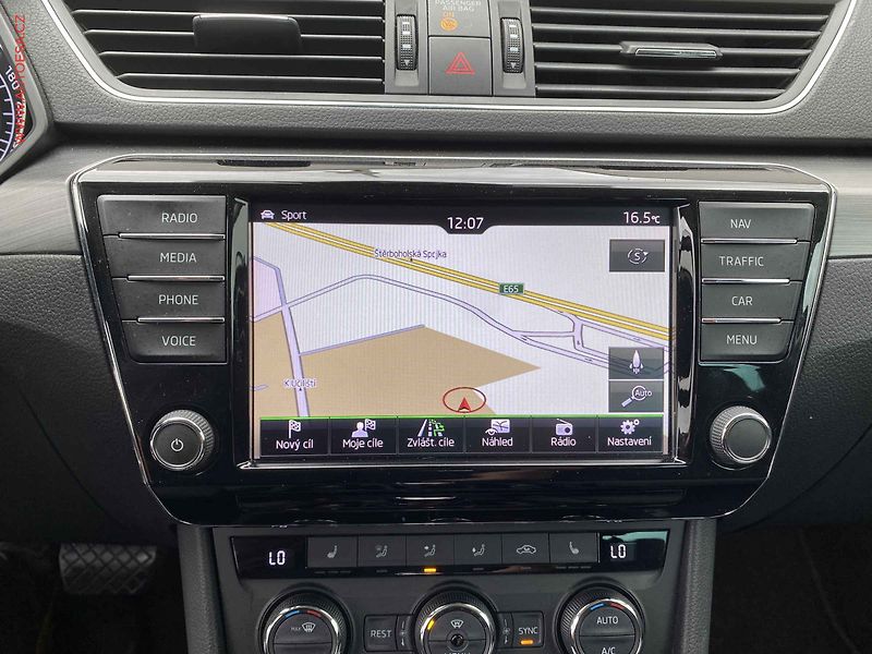 Škoda Superb (2016) 2.0 TDi, Style, DSG, bixen - fotka 18 z 19