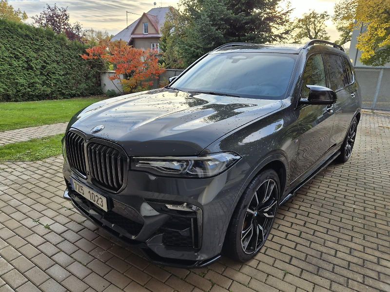 BMW X7 (2021) 40d Xdrive   REZERVACE - fotka 6 z 29
