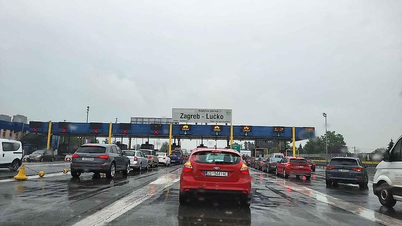 Cesta do Chorvatska autem poprvé bez hranic. Reportéři Deníku vyzkoušeli delší trasu přes Bratislavu, Maďarsko, Záhřeb až do Zadaru a Šibeniku. Zhruba tisíc kilometrů. Z Jadranu se pak vraceli přes Slovinsko a Rakousko.