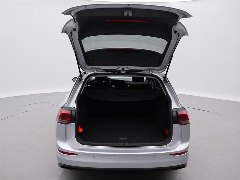 Volkswagen Golf 1,5 TSI 96kW CZ Life 1.Maj DPH - fotka 9 z 29