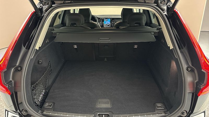 Volvo XC60 2.0 T8 AUT AWD Ultra Dark - fotka 17 z 36