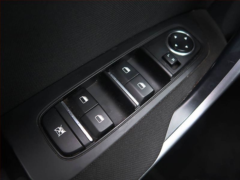 Kia Ceed (2019) 1.0 T-GDI, Serv.kniha - fotka 14 z 14