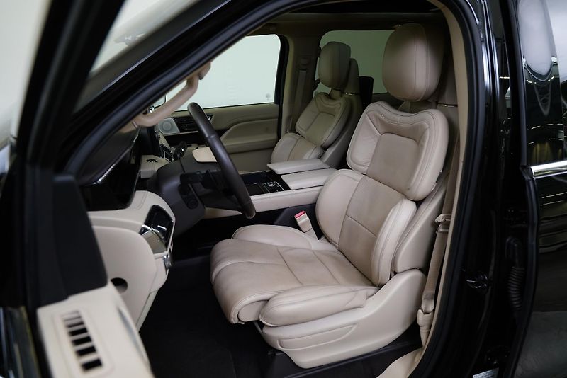 Lincoln Navigator - fotka 11 z 27