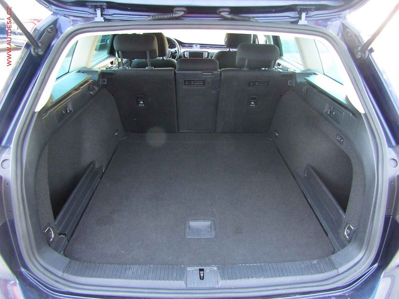 Volkswagen Passat (2015) 1.6 TDi, AC, výhřev sed - fotka 7 z 16