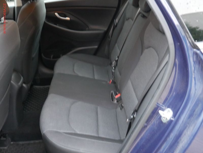 Hyundai i30 (2020) 1.6 CRDi, ČR, AC, LED, kamera - fotka 10 z 18