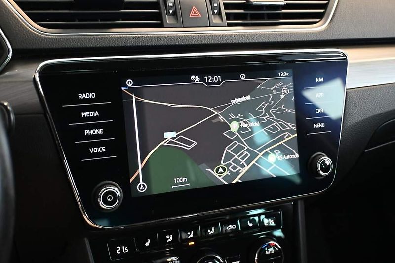 Škoda Superb (2023) 2.0 DSG Matrix LED STYLE ACC V - fotka 15 z 36