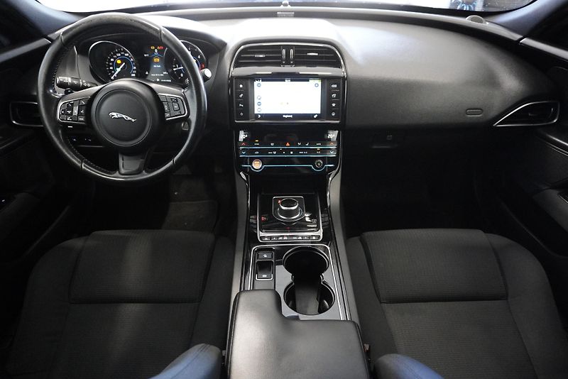 Jaguar XE  2.0 132kW SEDAN 2WD AUT - fotka 24 z 29