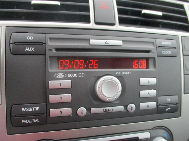 Ford C-MAX 1,6 16V, klima,serviska,tažné, - fotka 12 z 26