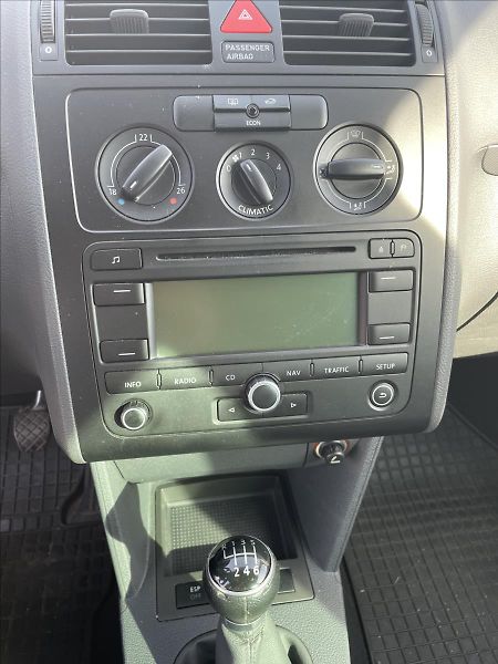 Volkswagen Touran 1,4TSI 103kW*jen 96.tis.km*Roz - fotka 11 z 40