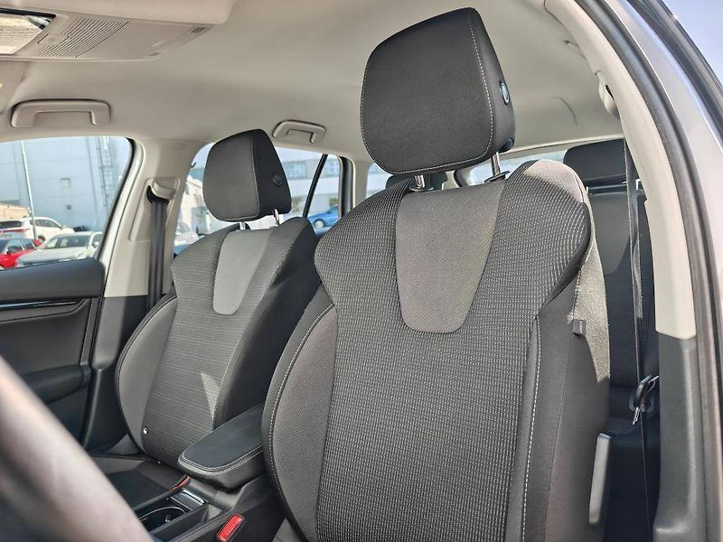 Škoda Octavia Ambition 6MP 2,0TDI - fotka 6 z 21