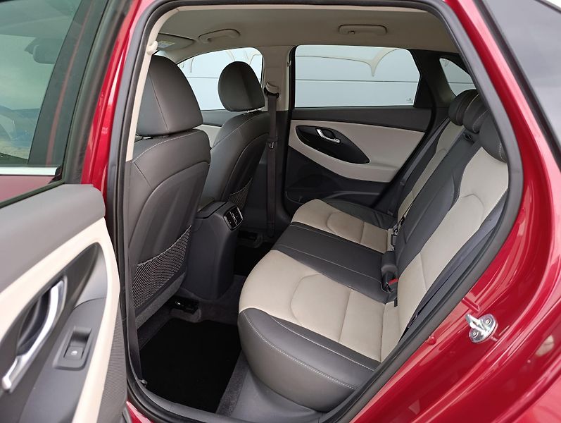 Hyundai i30 1.5T-GDI HEV DCT PREMIUM ČR  - fotka 13 z 37
