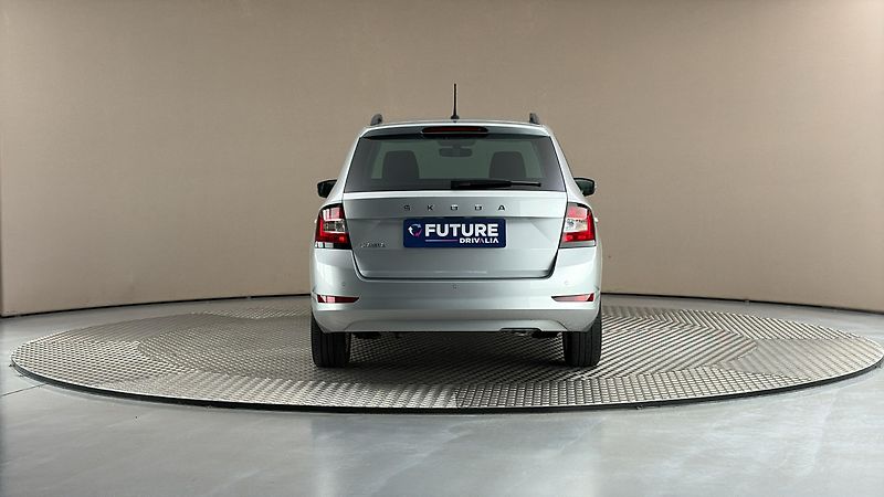 Škoda Fabia 1.0 TSI Ambition Combi - fotka 5 z 24