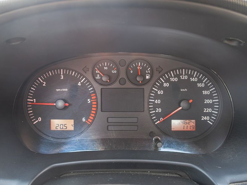Seat Leon (2002) 1.9TDI 66KW DIGI – 2x KOLA - fotka 16 z 39